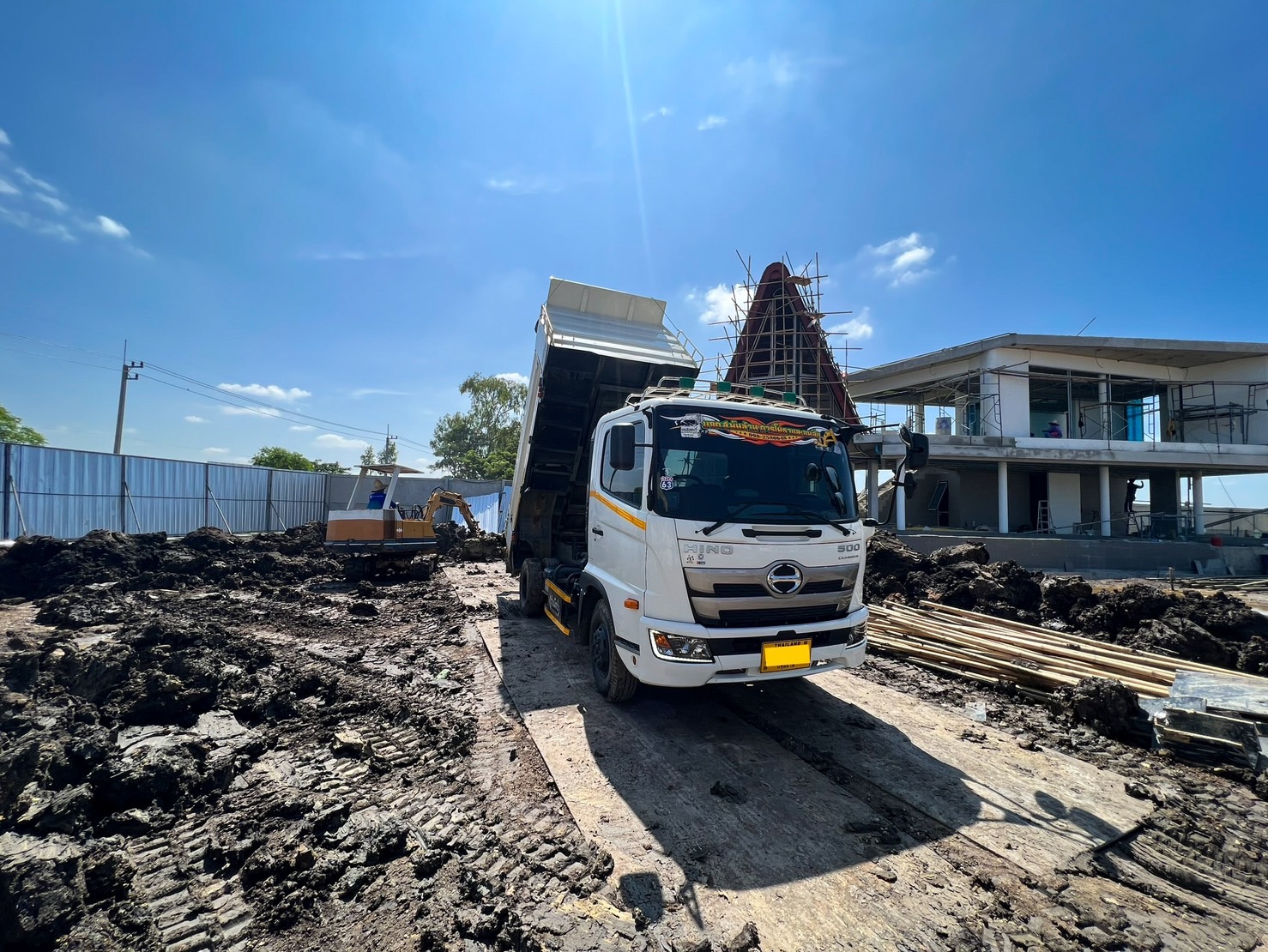 ลงดินถมปรับระดับที่ดิน - บริษัท ส.พันล้าน การโยธาและขนส่ง จำกัด