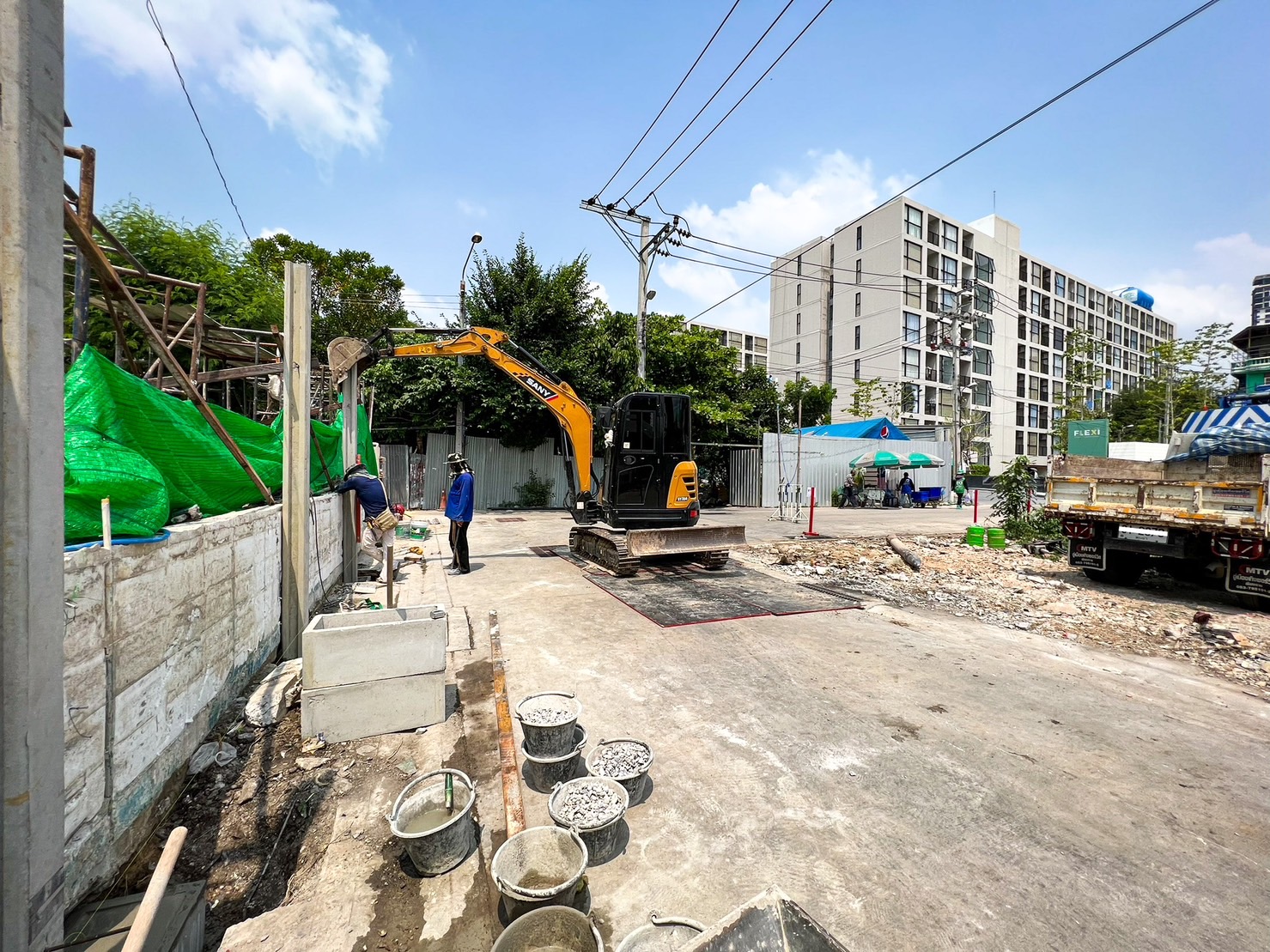 งานขุดวางท่อระบายน้ำ - บริษัท ส.พันล้าน การโยธาและขนส่ง จำกัด