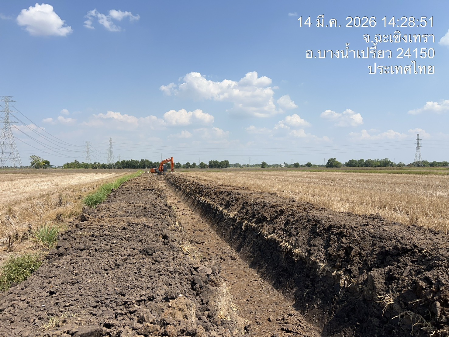 แนวร่องน้ำที่ขุดเสร็จเรียบร้อย - บริษัท ส.พันล้าน การโยธาและขนส่ง จำกัด